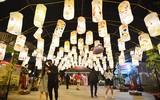 Ngắm Hồ Văn lung linh trong đêm